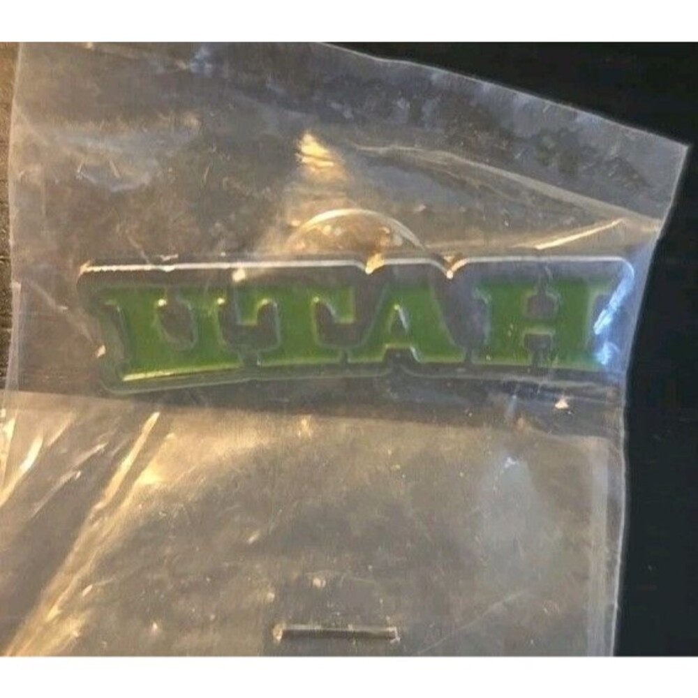 UTAH State Travel Lapel Pin Spellout Logo Hat Bag Pinback Enamel Brooch